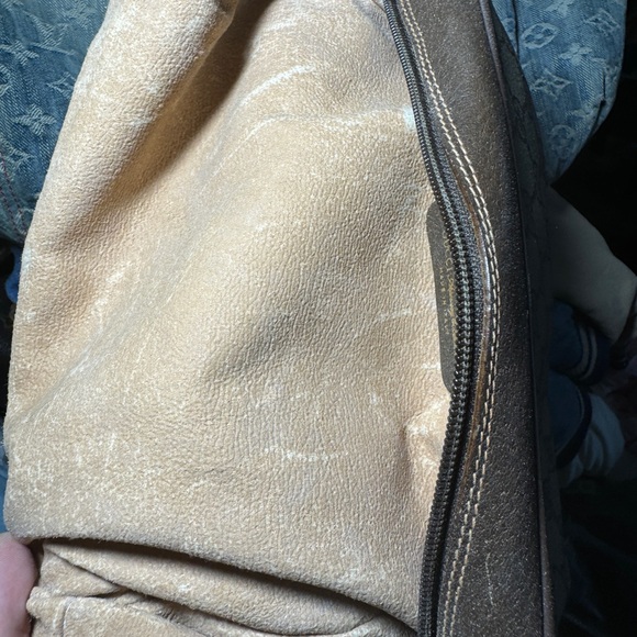 Authentic Gucci vintage web cherry line
crossbody, original strap & certificate - Picture 7 of 11